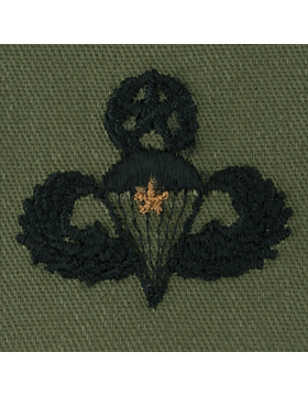 Army Badge: Master Combat Parachute First Award - Subdued Sew On      